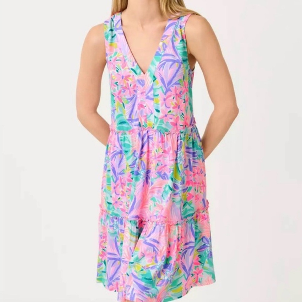 Lilly Pulitzer x Disney Daisy Duck 
Pink Floral V-Neck Mini Dress